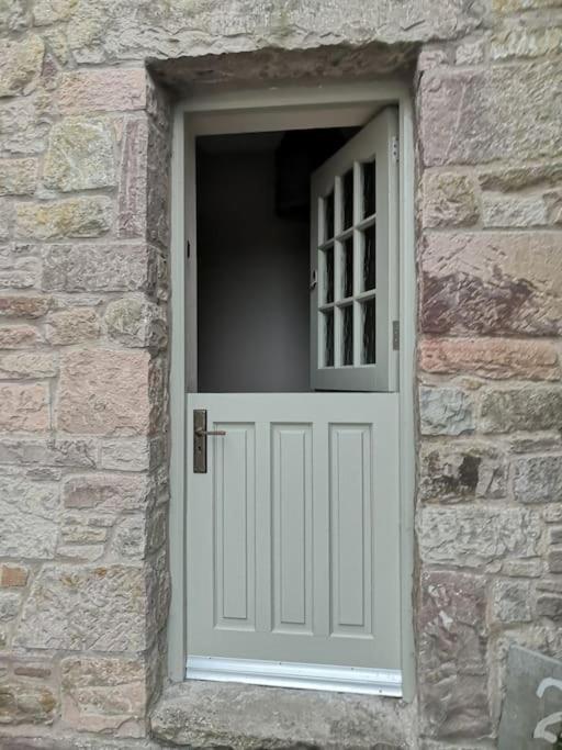 Converted Cattle Barn Overlooking Strangford Lough ニュートナーズ エクステリア 写真